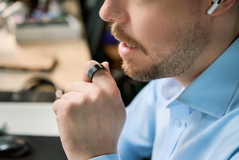 Šepetanje umetni intelignci: WIZPR RING – pametni prstan za komunikacijo z AI