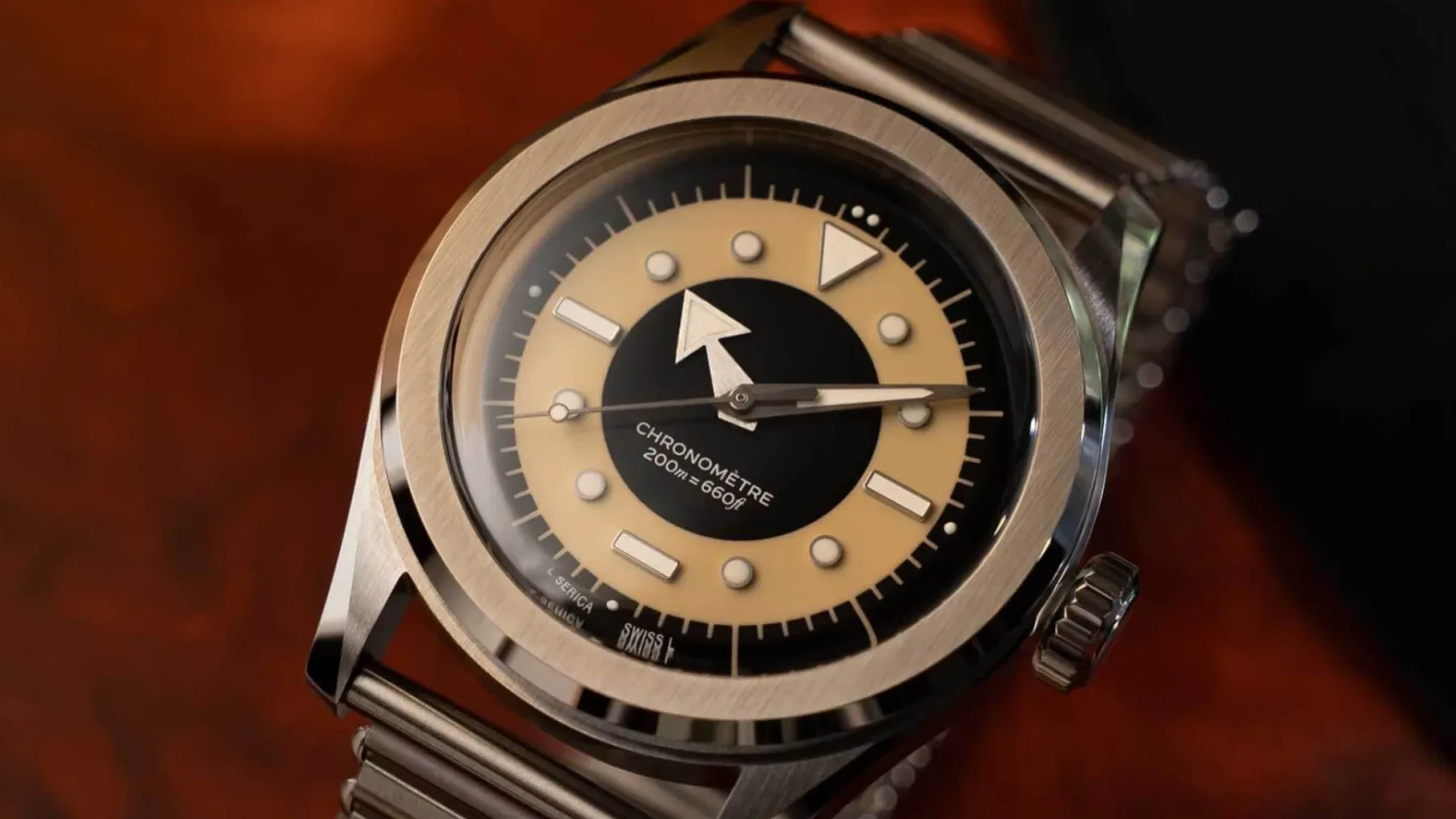 Serica 6190 TXD: Ko se James Bond odloči za blato namesto martinija