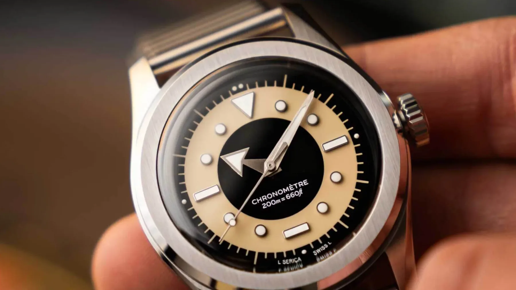 Serica 6190 TXD: Ko se James Bond odloči za blato namesto martinija