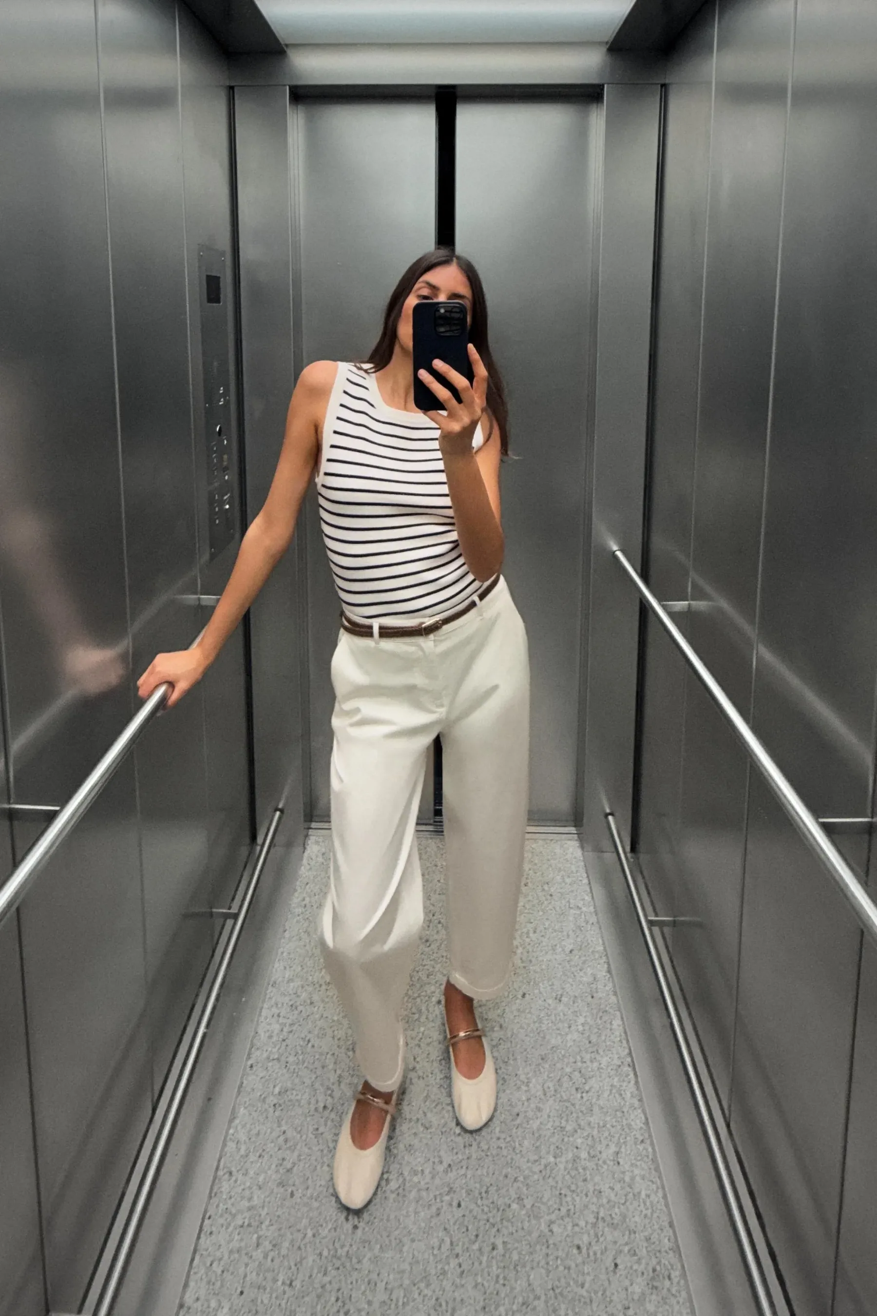 Sezona belih hlač je tu: ti modeli iz Zare in H&M pristajajo vsaki postavi!