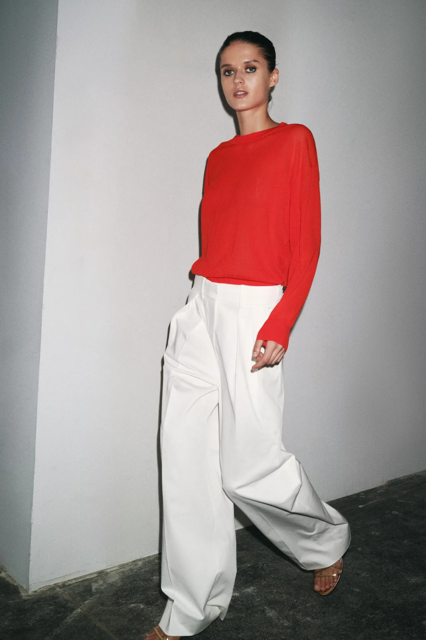 Sezona belih hlač je tu: ti modeli iz Zare in H&M pristajajo vsaki postavi!