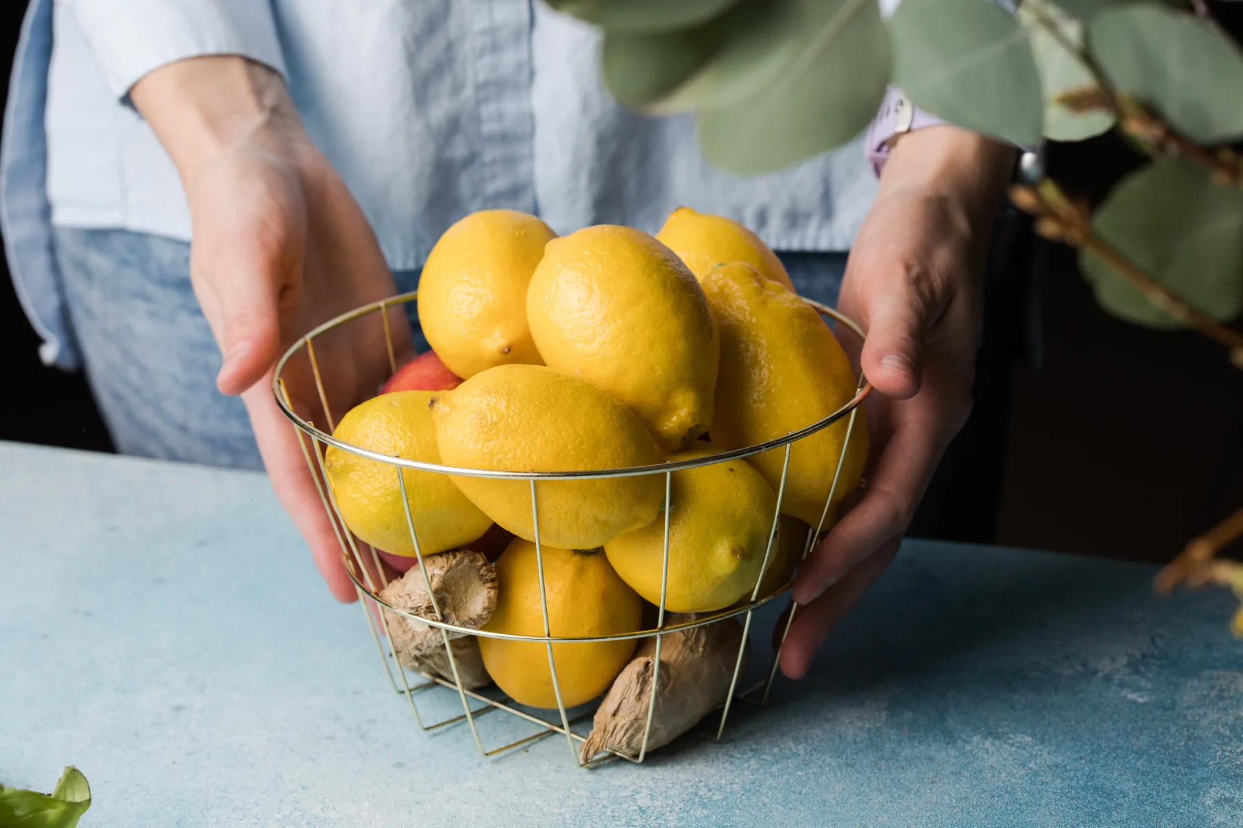 Shranjujete limone narobe in se hitro izsušijo? Ta trik jih ohrani sočne več tednov