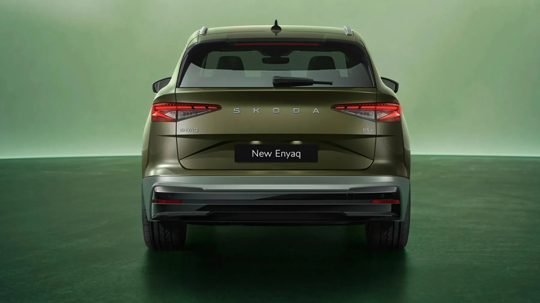 Škoda Enyaq 2025: facelift, ki prinaša več kot le lepši pogled – če verjameš!