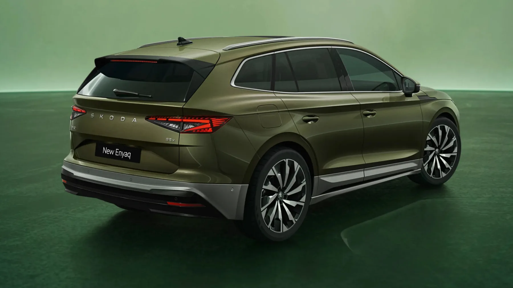 Škoda Enyaq 2025: facelift, ki prinaša več kot le lepši pogled – če verjameš!