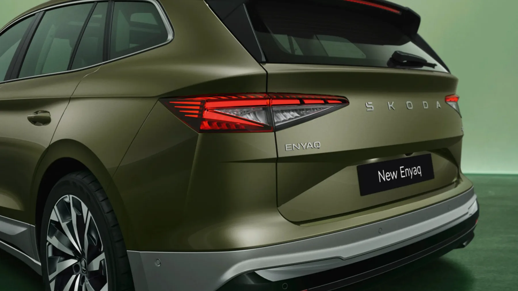 Škoda Enyaq 2025: facelift, ki prinaša več kot le lepši pogled – če verjameš!