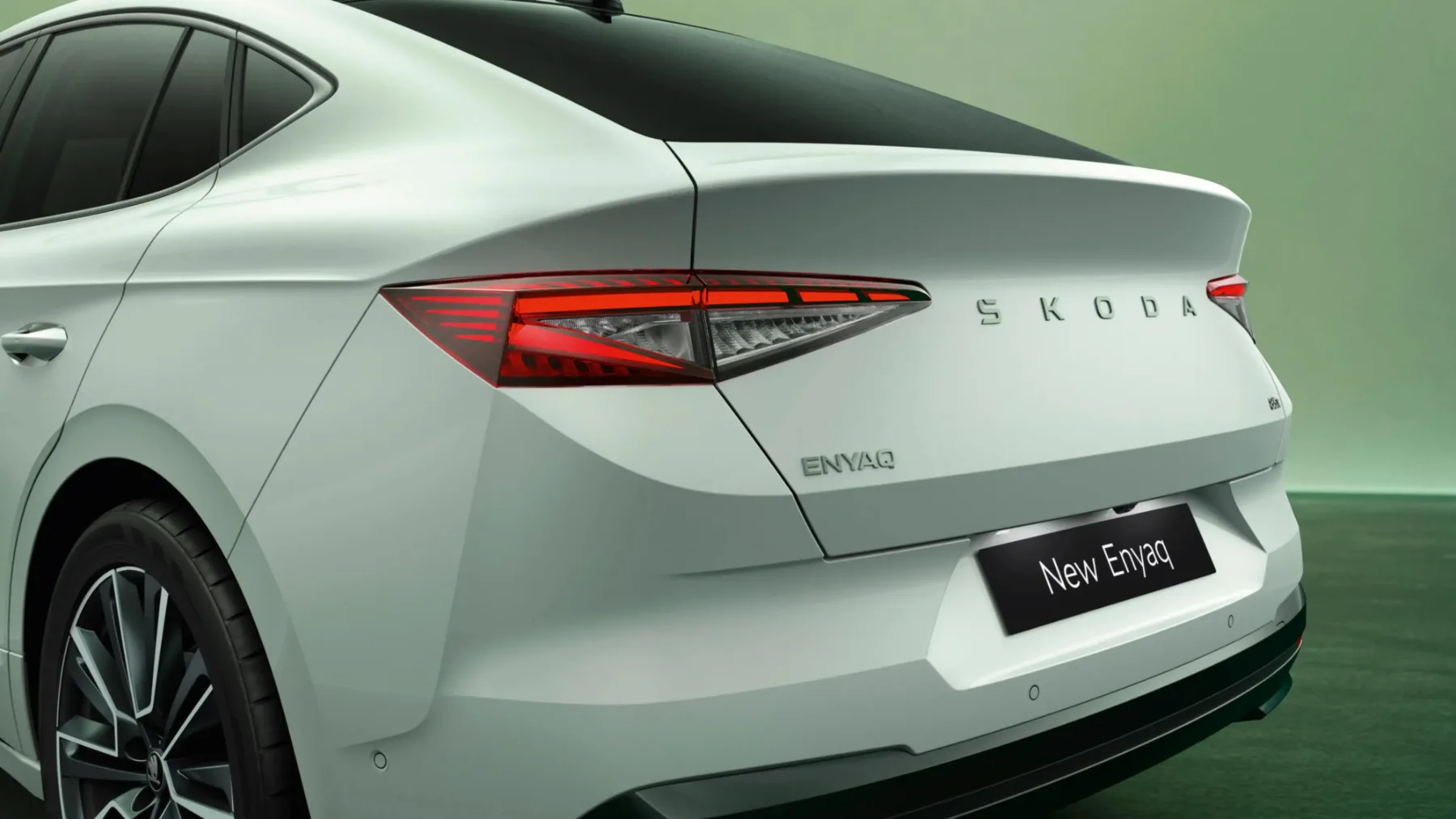 Škoda Enyaq 2025: facelift, ki prinaša več kot le lepši pogled – če verjameš!