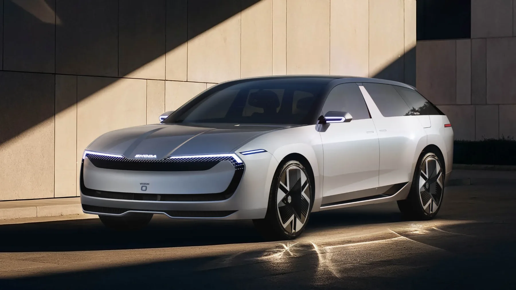 Škoda Vision O: Električni karavan, ki ima vgrajen hladilnik in AI pomočnico