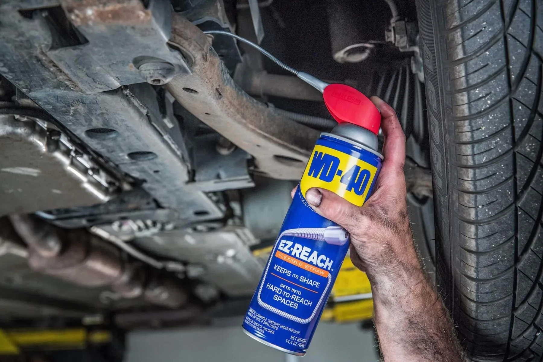 Skrivnost modro-rumene pločevinke: Zakaj WD-40 ni patentiran in kako varujejo svojo formulo