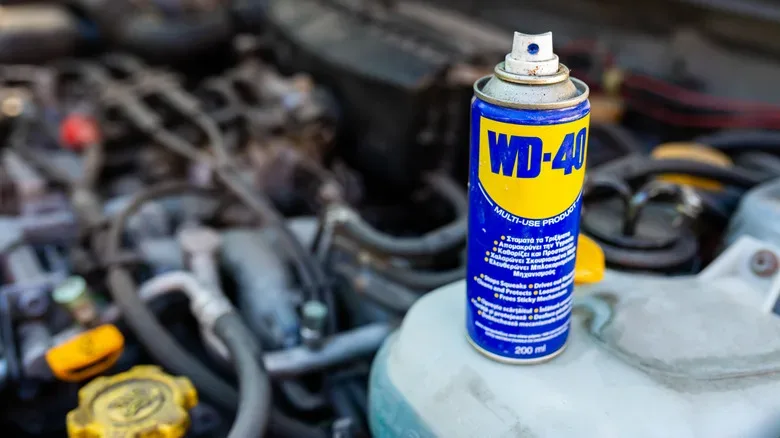 Skrivnosti modre pločevinke: 6 mitov o spreju WD-40, ki jim morate takoj prenehati verjeti