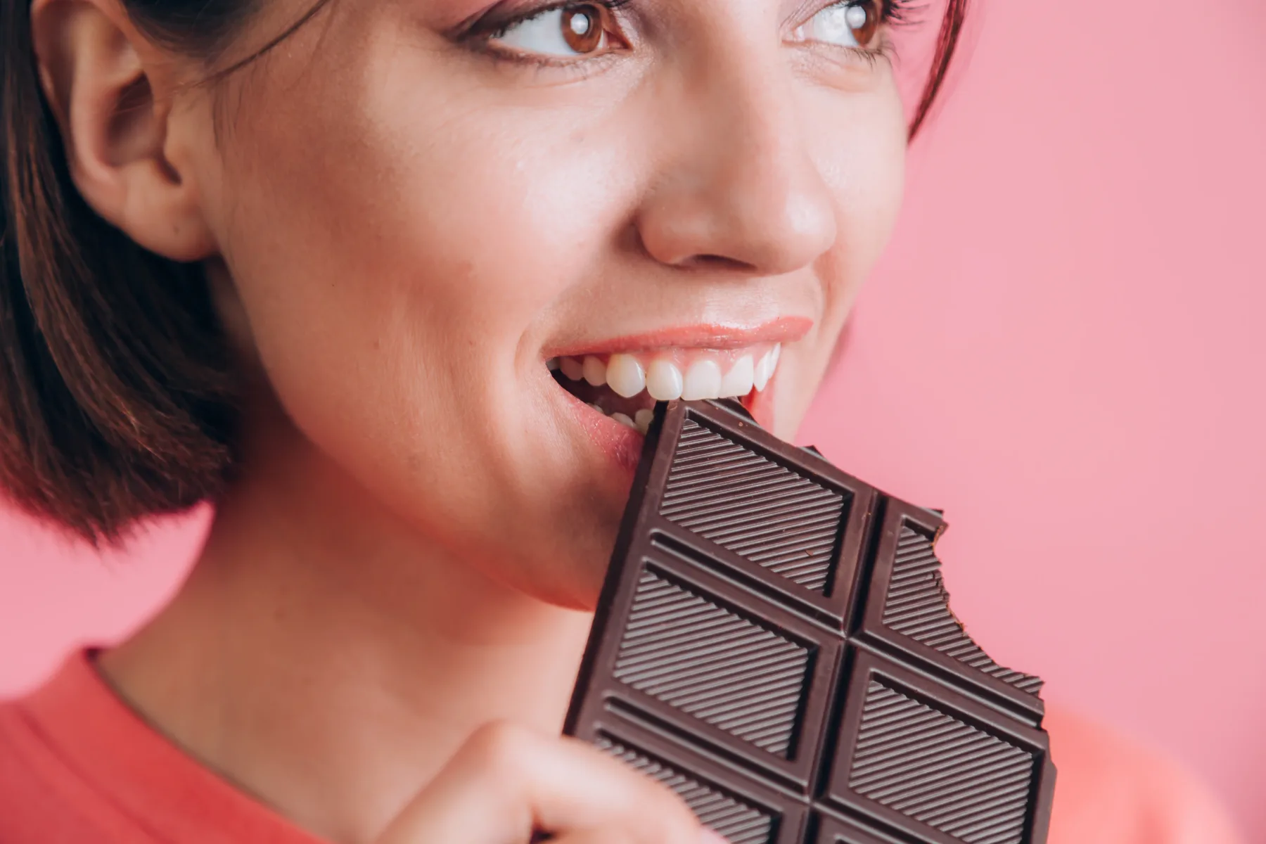 Sladka past ali eliksir zdravja? Temna čokolada dela čudeže – a le, če ne naredite te napake!