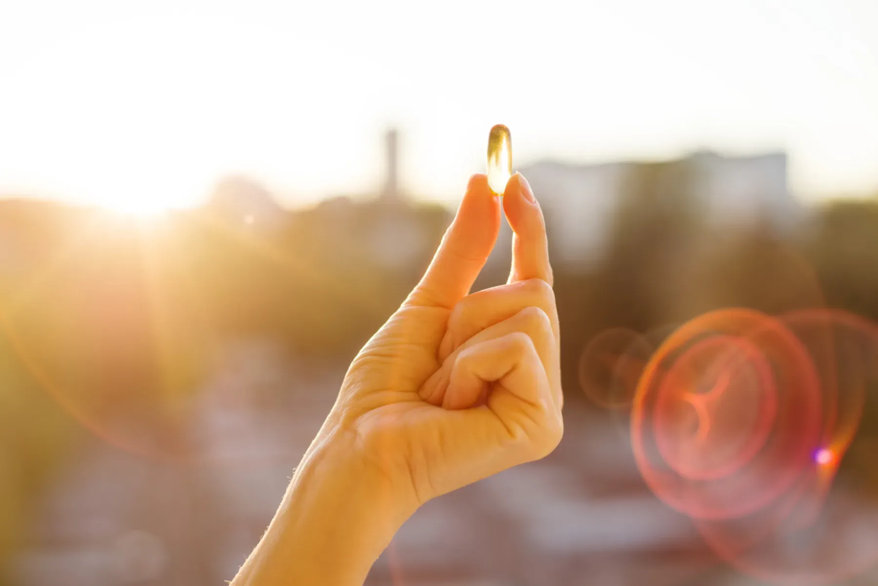 Sonce v steklenički: Kdaj je zares pravi trenutek za začetek jemanja vitamina D?