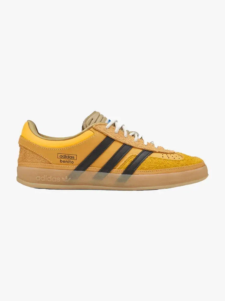 Sončni zahod na mestnem asfaltu: Bad Bunny z novimi Adidas Gazelle prinaša karibsko toplino v jesensko garderobo – slika 4