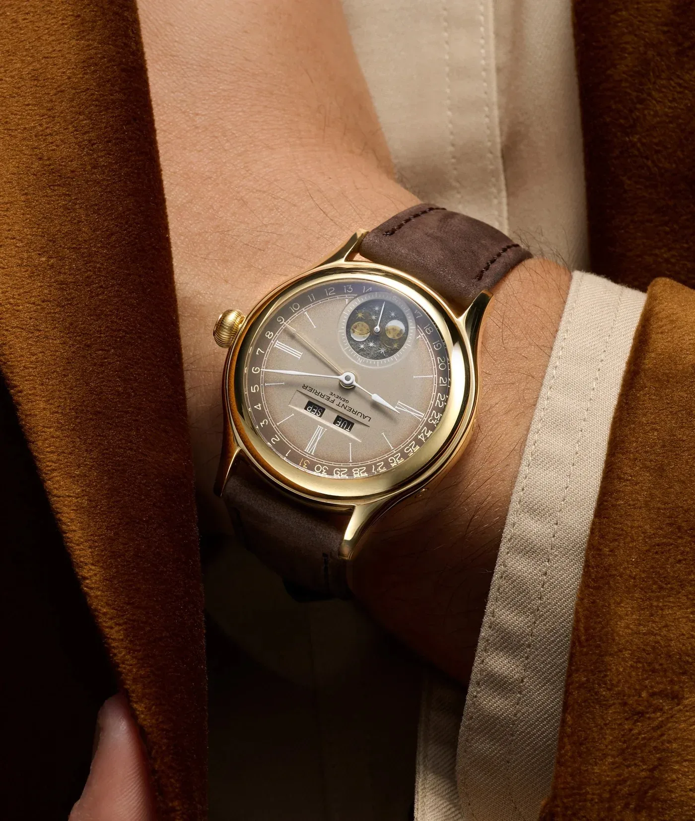 Sončni zahod na vaši roki: Laurent Ferrier predstavlja čudoviti Classic Moon Dusk