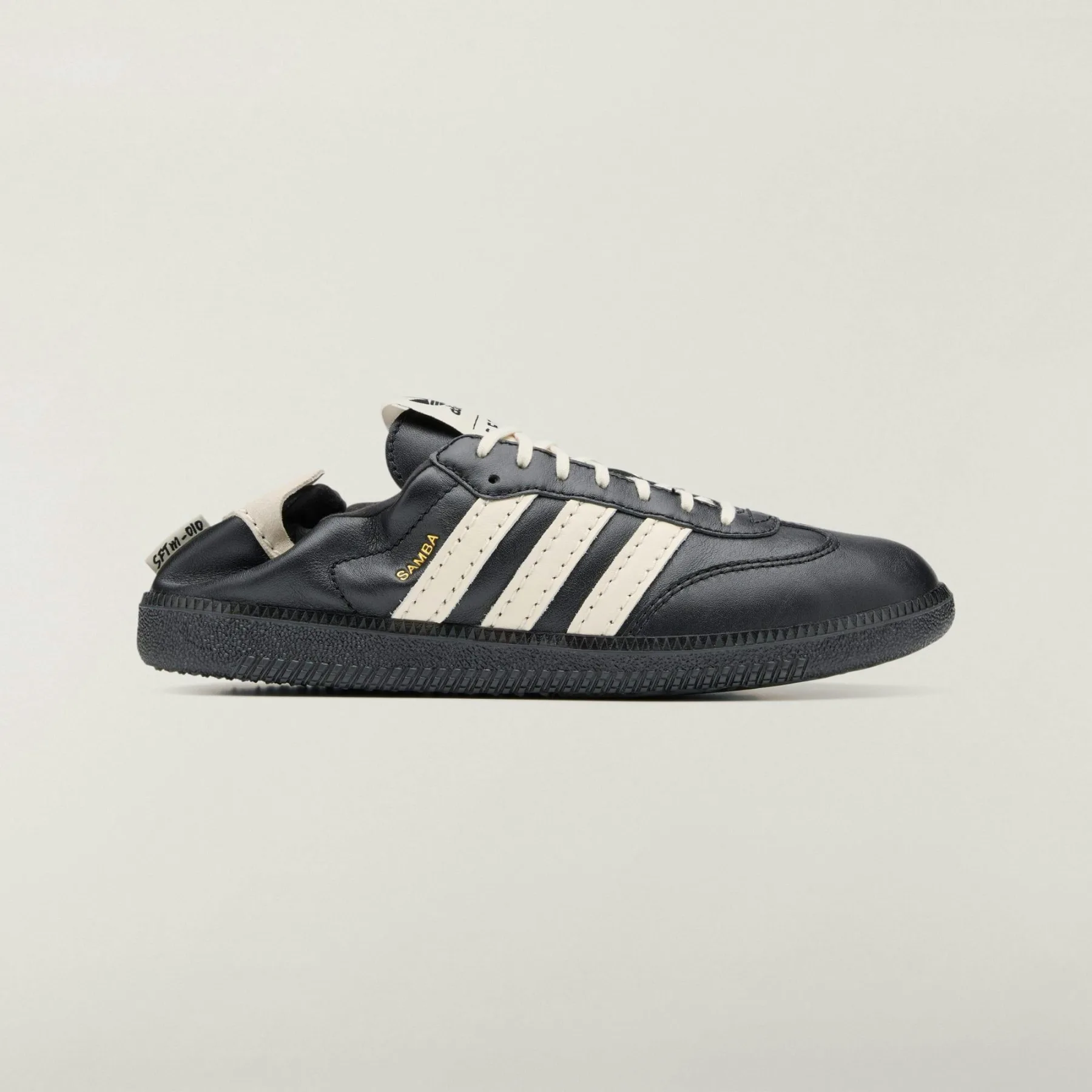 To sezono adidas Samba nosimo kot natikač: Pohodite peto in pojdite!