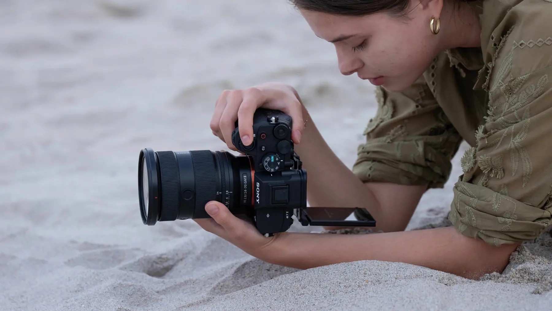 Sony Alpha 7 V je tu: Kamera, zaradi katere so vsi drugi modeli čez noč postali “stari”