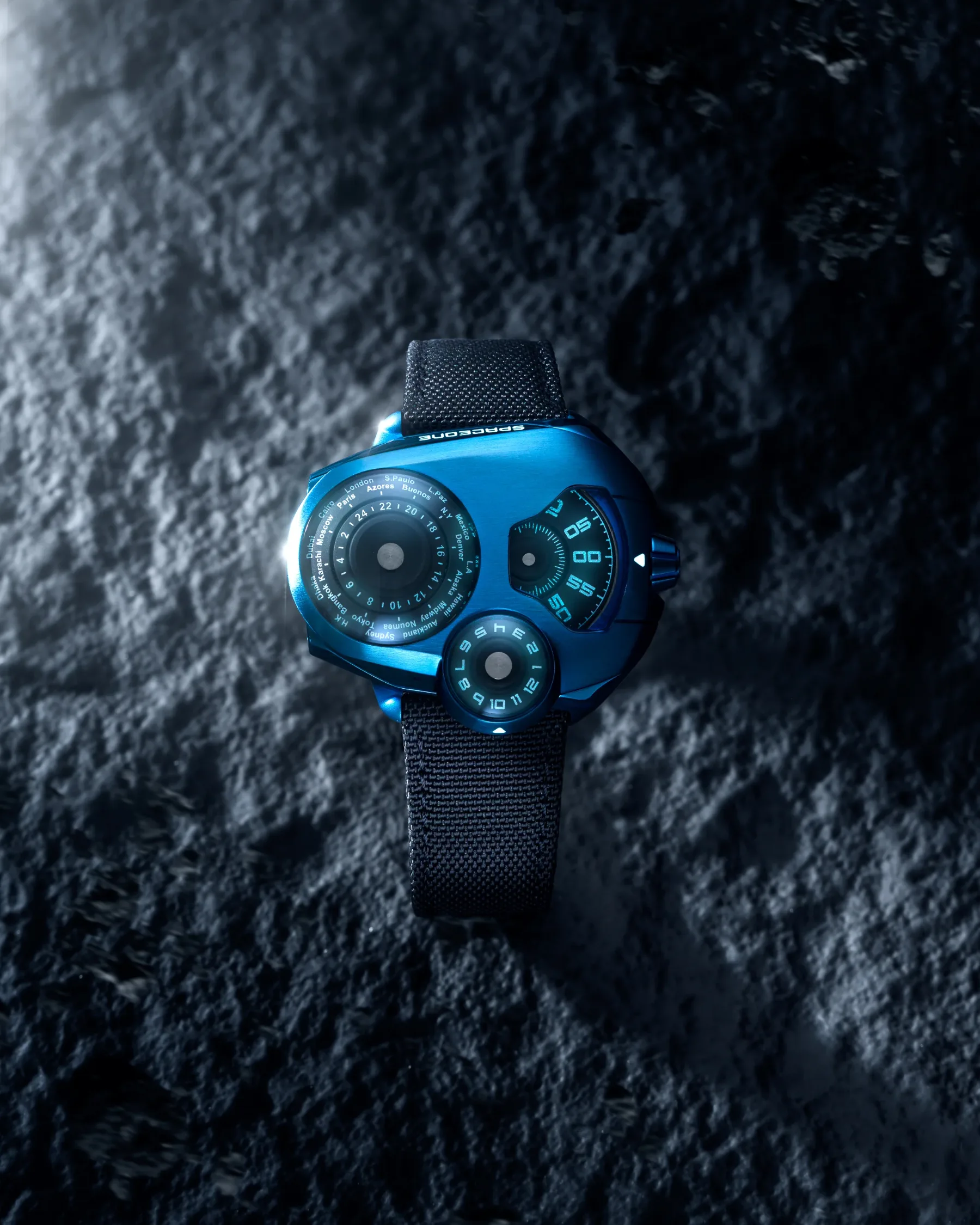 SpaceOne WorldTimer: Ko ura postane vesoljska postaja za zapestje