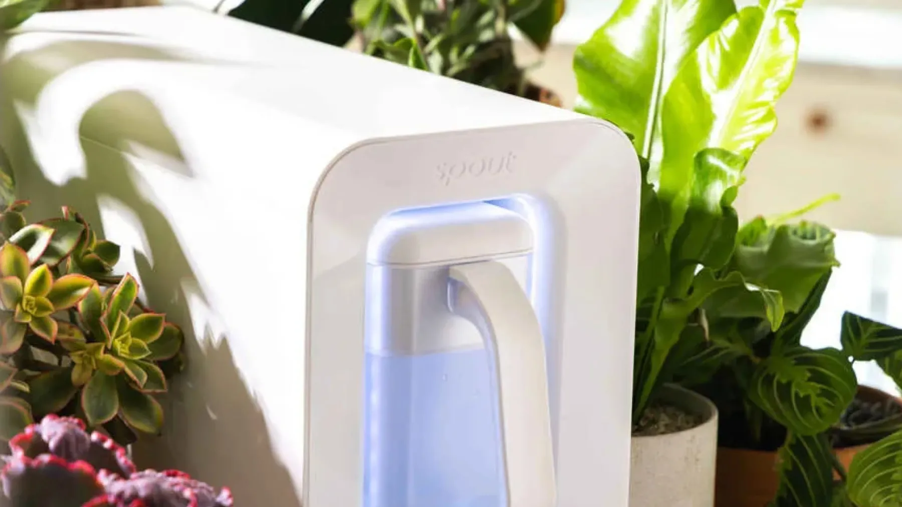 Spout – generator vode: čarobni vrč, ki iz zraka ustvarja pitno vodo
