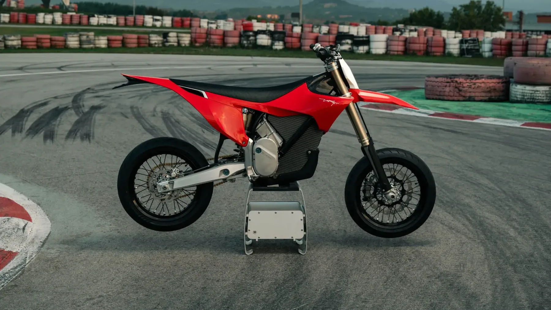 Stark Future Varg SM – električni supermoto, ki zmeša asfalt in avanturo