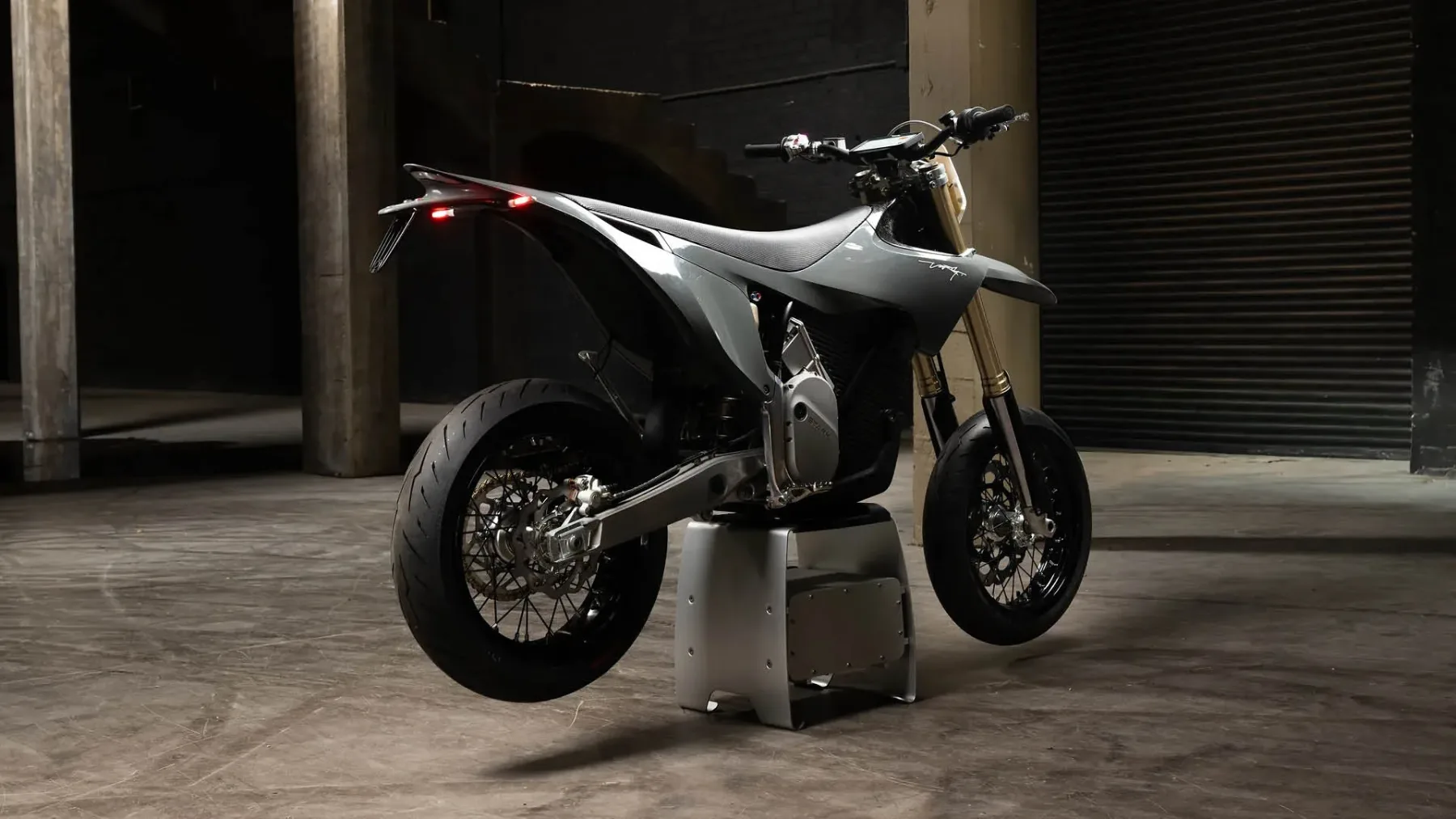 Stark Future Varg SM – električni supermoto, ki zmeša asfalt in avanturo