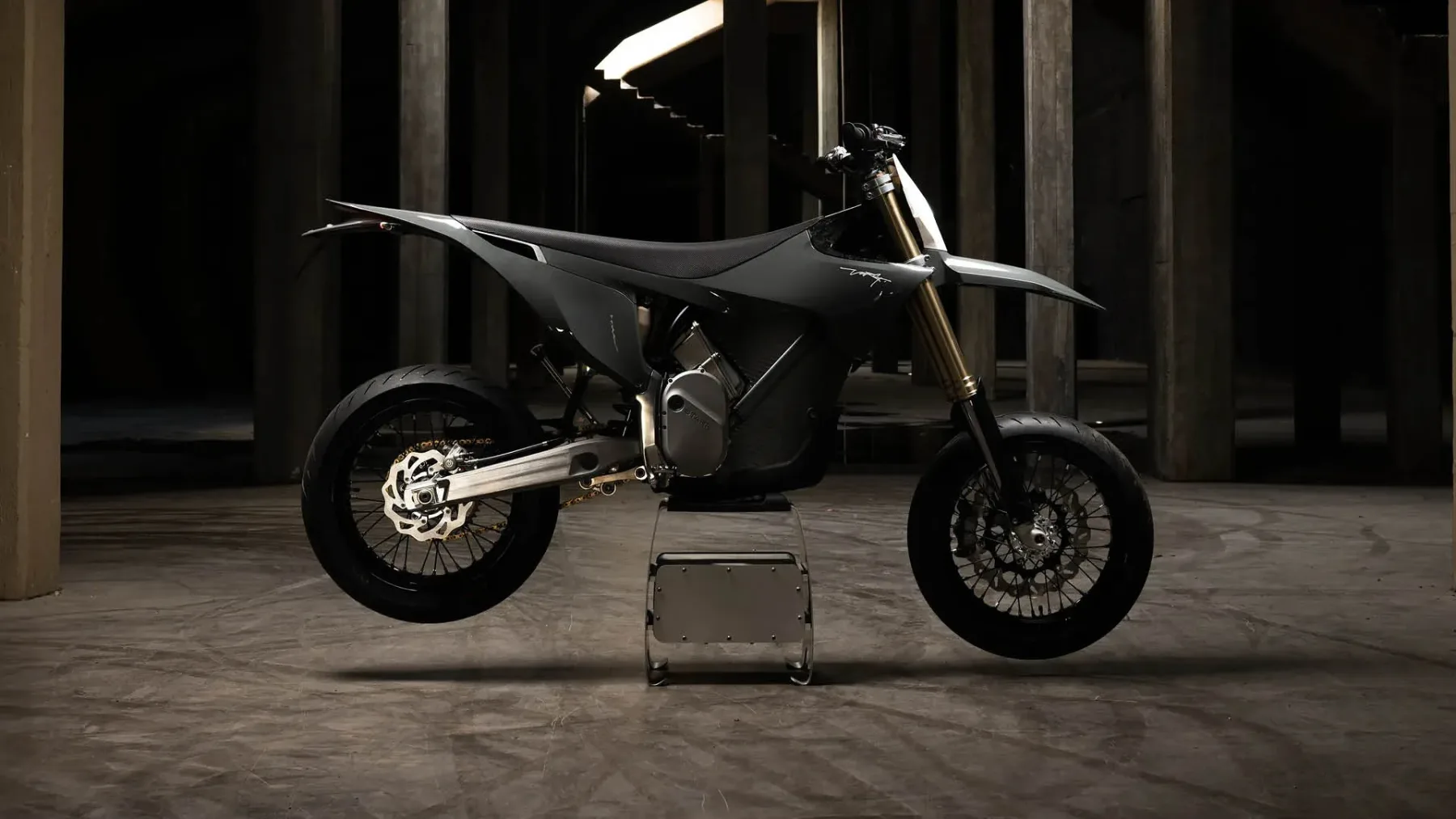 Stark Future Varg SM – električni supermoto, ki zmeša asfalt in avanturo