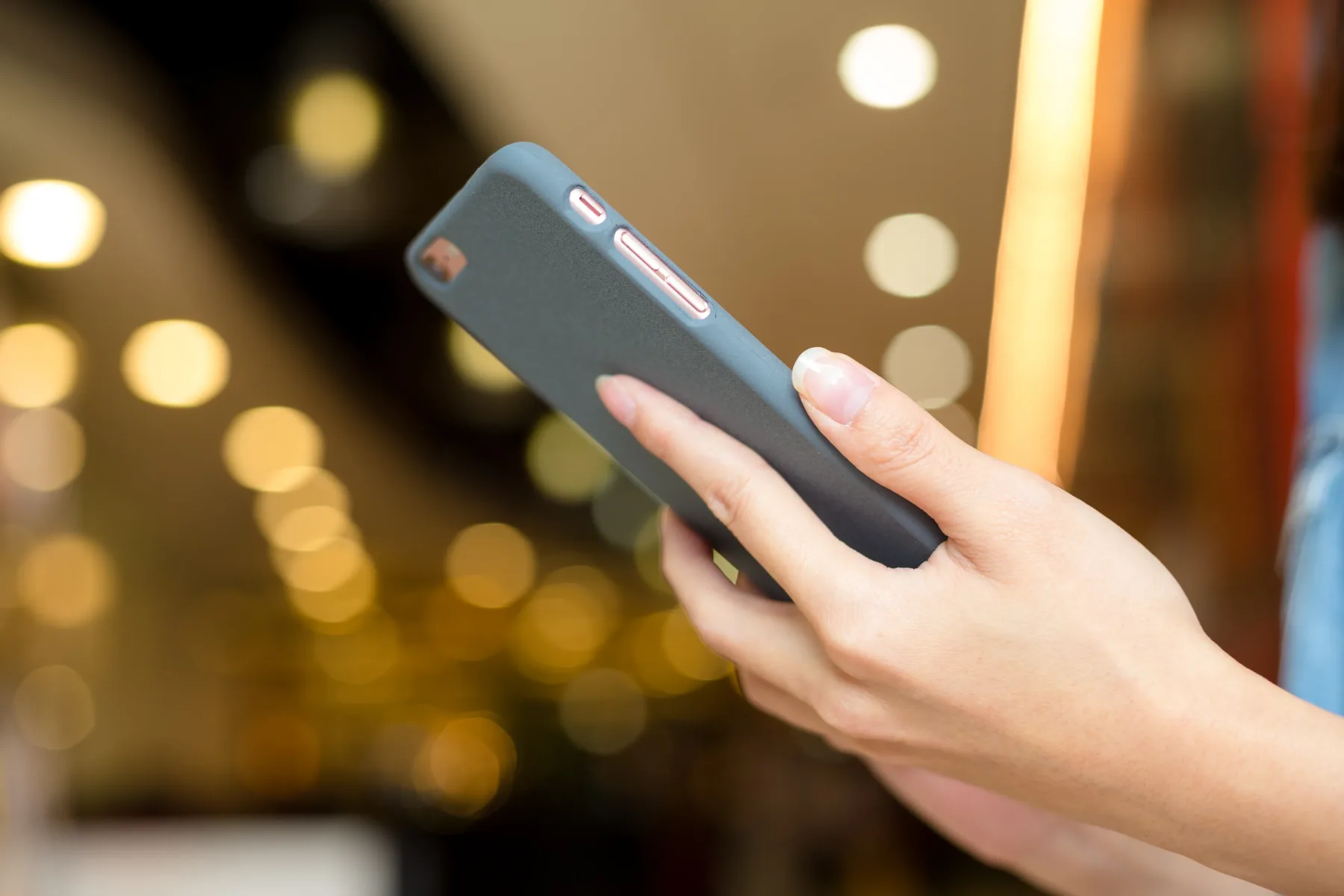 Stranska gumba na iPhonu nista le za glasnost zvoka: 7 skrivnostnih funkcij, ki bodo spremenile vašo uporabo telefona