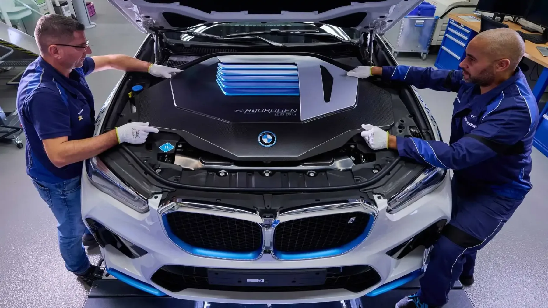 Strokovnjaki se držijo za glavo! BMW pravi, da je zdaj pravi trenutek za vodik. Ampak… resno?