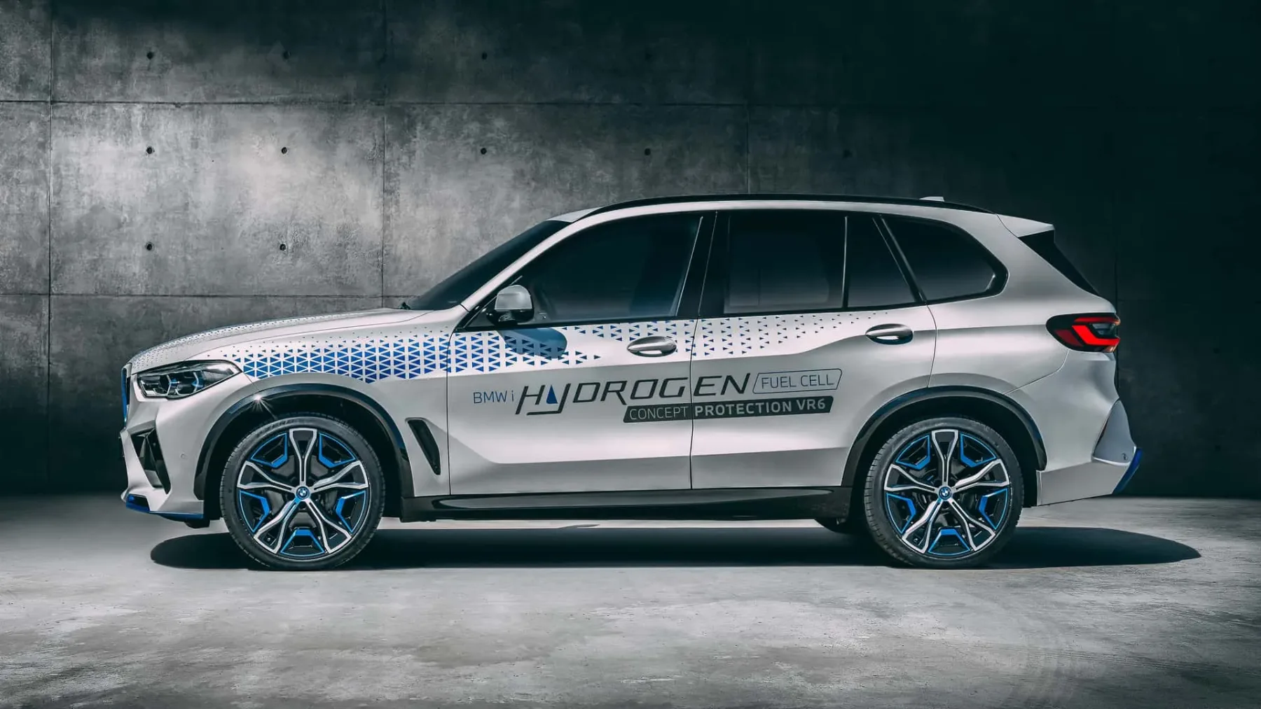 Strokovnjaki se držijo za glavo! BMW pravi, da je zdaj pravi trenutek za vodik. Ampak… resno?
