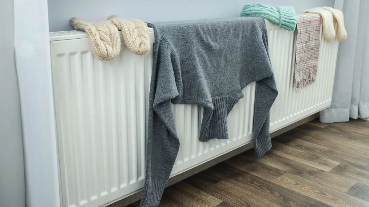 sušenje perila na radiatorju