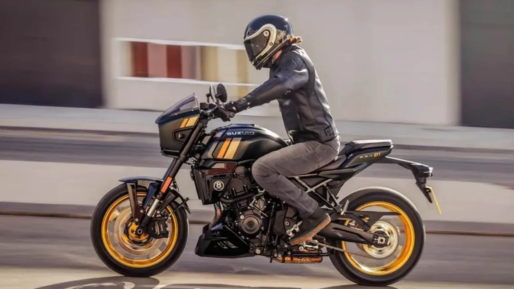 Suzuki GSX-8TT (2026): retro raketa, ki jo poganja 776-kubični dvojček in vrti brke nostalgiji