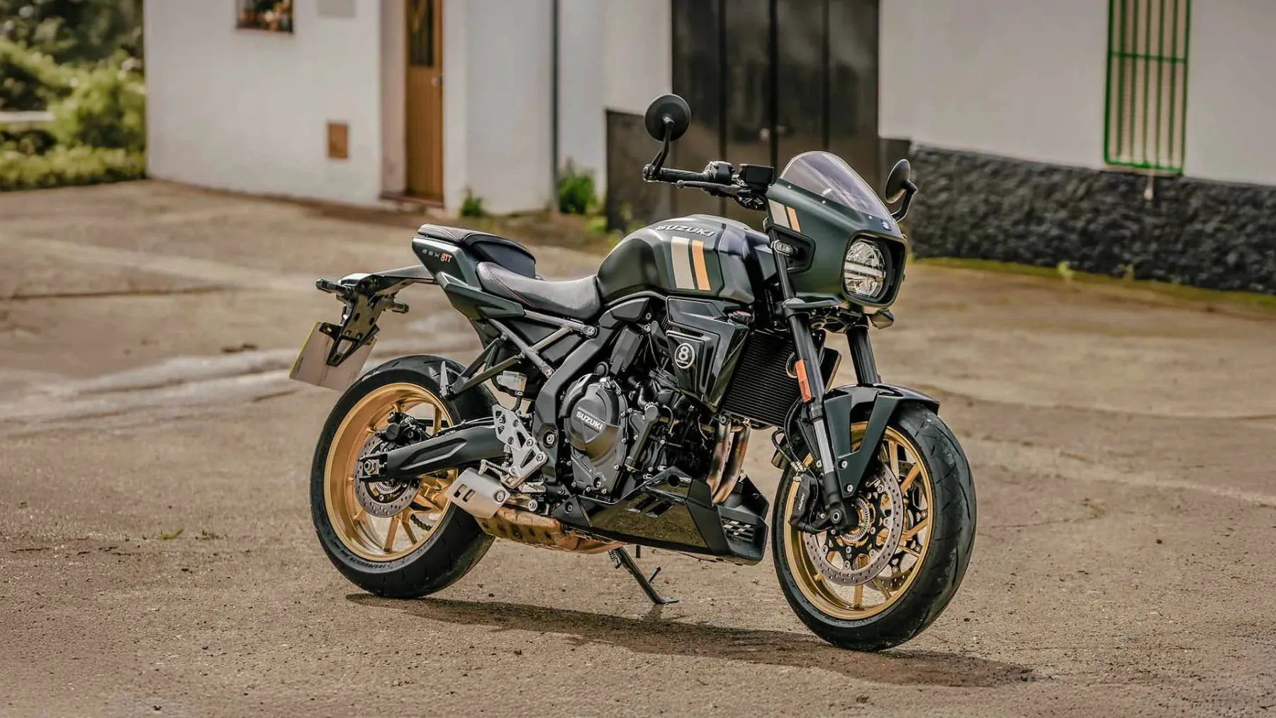 Suzuki GSX-8TT (2026): retro raketa, ki jo poganja 776-kubični dvojček in vrti brke nostalgiji