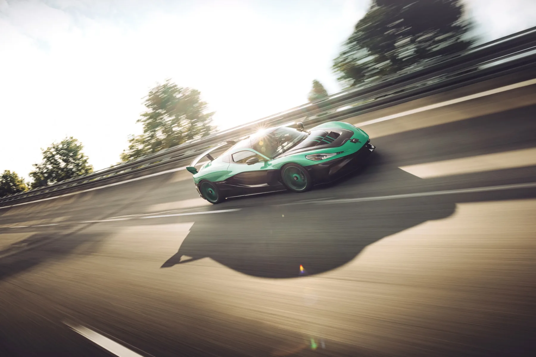 Svetovni hitrostni rekord – Rimac Nevera R podira rekorde: ko se elektrika poigra z gravitacijo (in zdravim razumom)