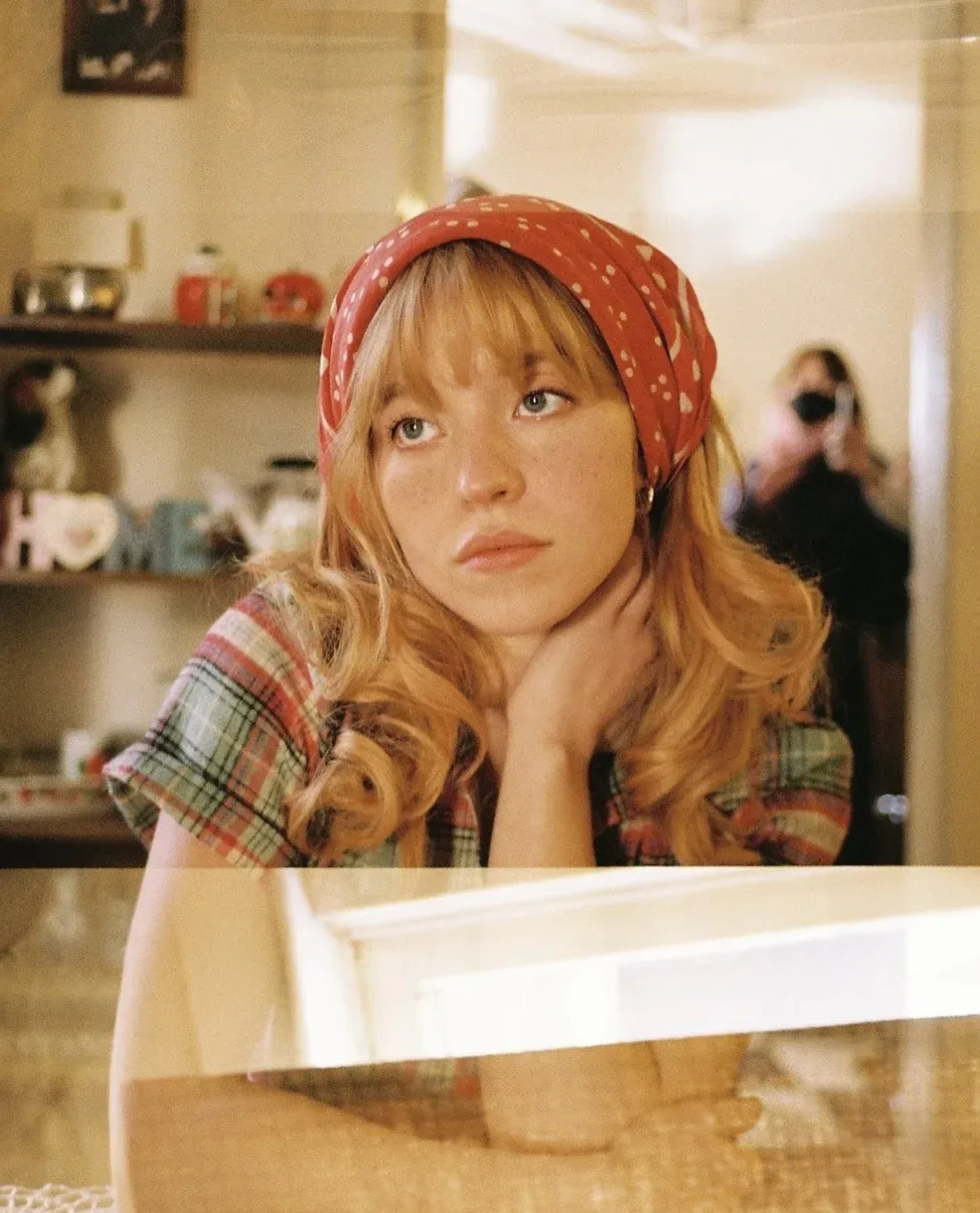 Sydney Sweeney in Halsey v napetem vesternu “Americana”: ko se country sanje zapletejo v krvavo bitko za sveto srajco (2025)