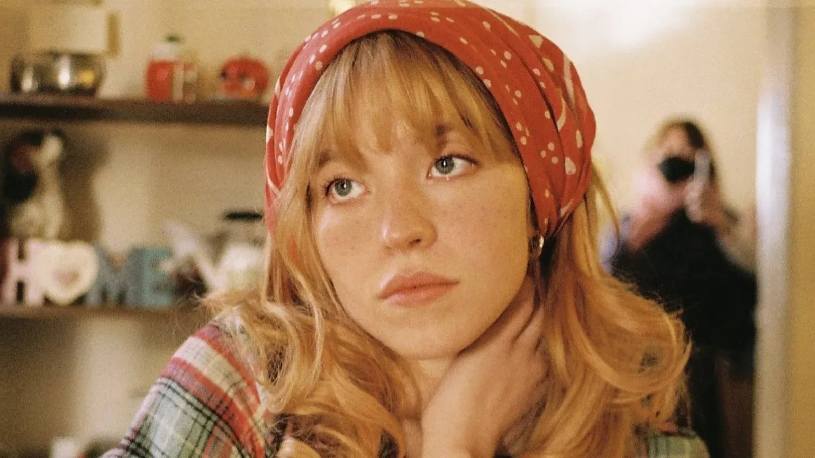 Sydney Sweeney in Halsey v napetem vesternu “Americana”: ko se country sanje zapletejo v krvavo bitko za sveto srajco (2025)