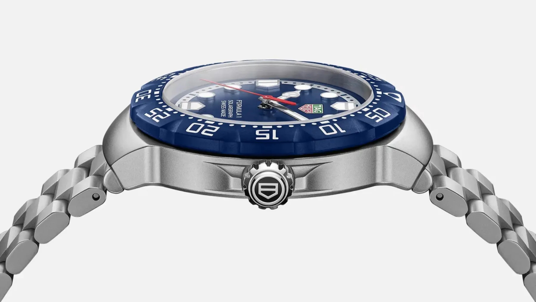 TAG Heuer Formula 1 Solargraph 2025: Barvita ura iz 80-ih, ki zdaj živi na sončno energijo