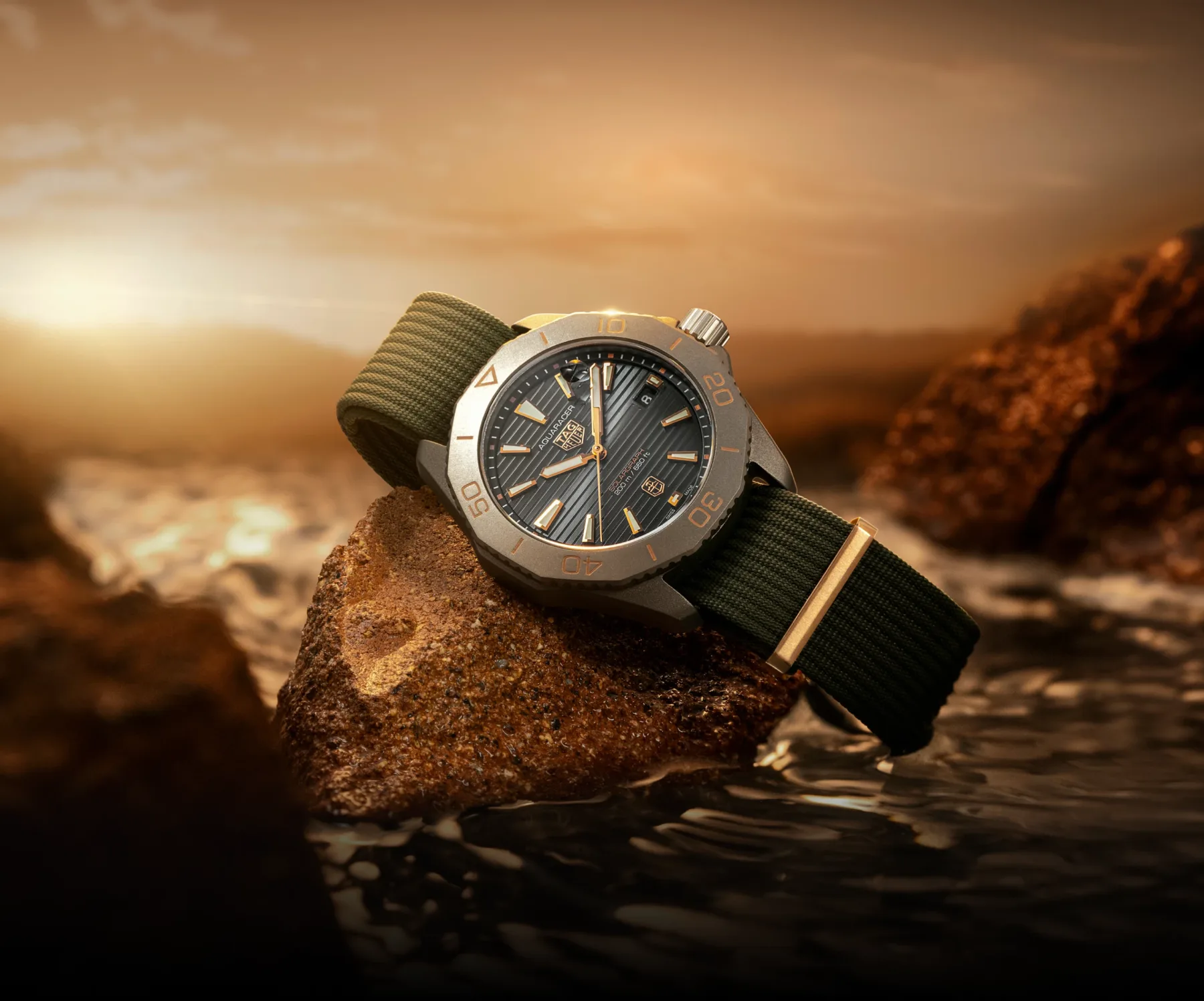 TAG Heuer in Time+Tide praznujeta 10 let z omejeno izdajo ure Aquaracer Solargraph Sundowner