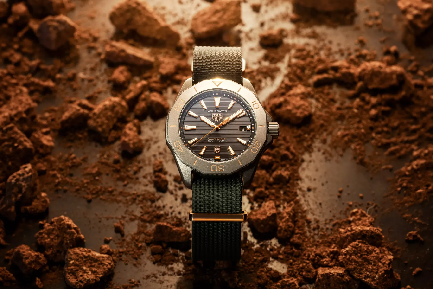 TAG Heuer in Time+Tide praznujeta 10 let z omejeno izdajo ure Aquaracer Solargraph Sundowner