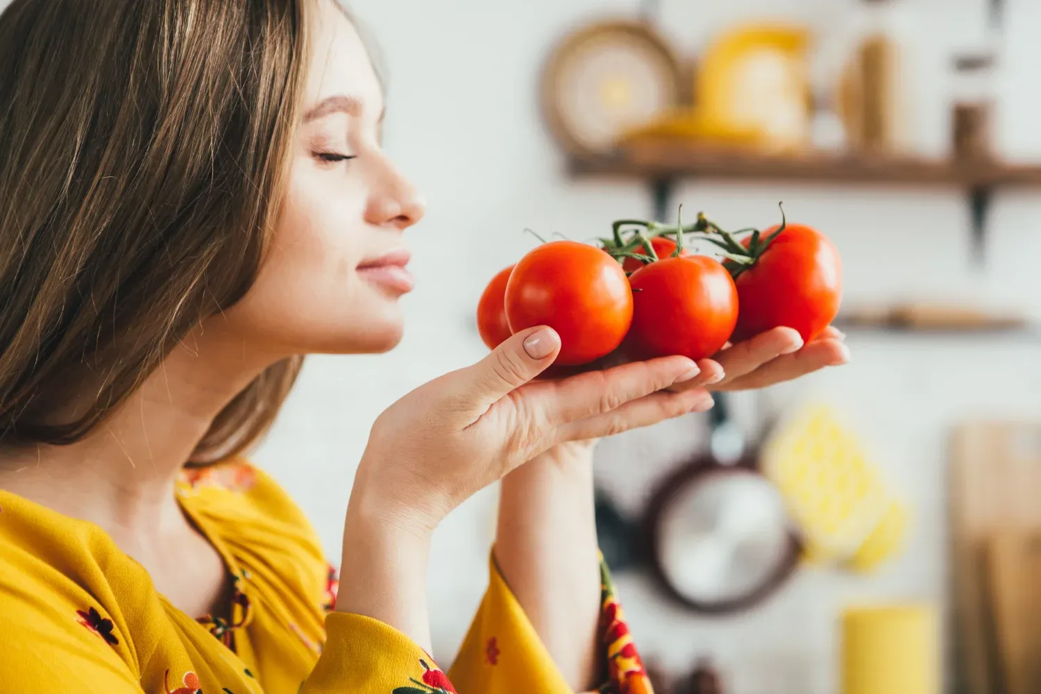 Tako preverite, ali je paradižnik poln pesticidov – večina ljudi tega sploh ne opazi!