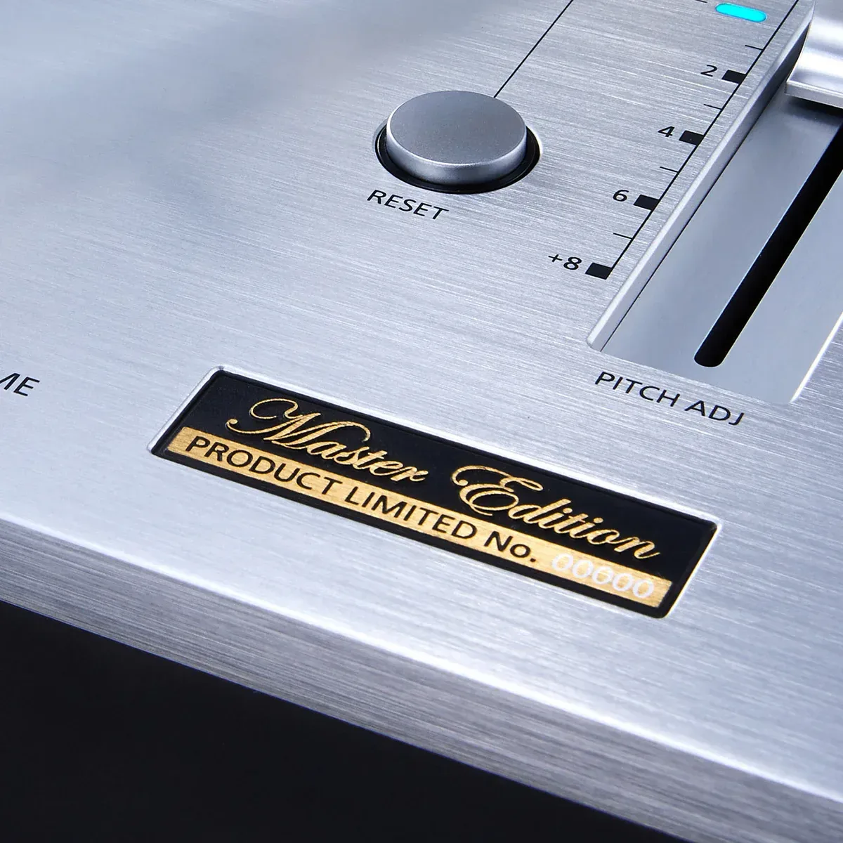 Technics SL-1200 Master Edition: zlati poklon legendarnemu DJ gramofonu