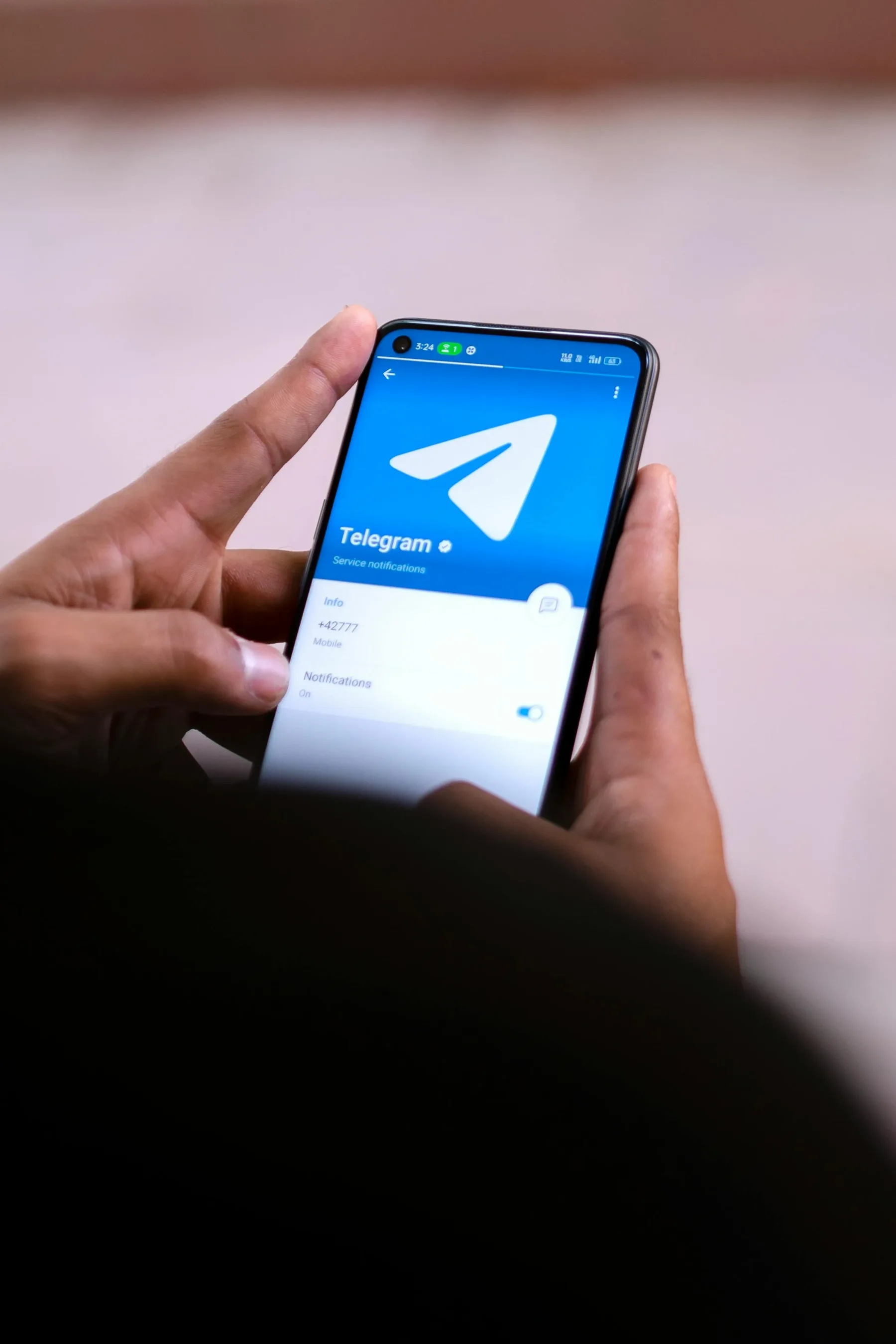 Telegram pod lupo evropskih regulatorjev: Aretacija Pavla Durova in njen vpliv na tehnološke velikane