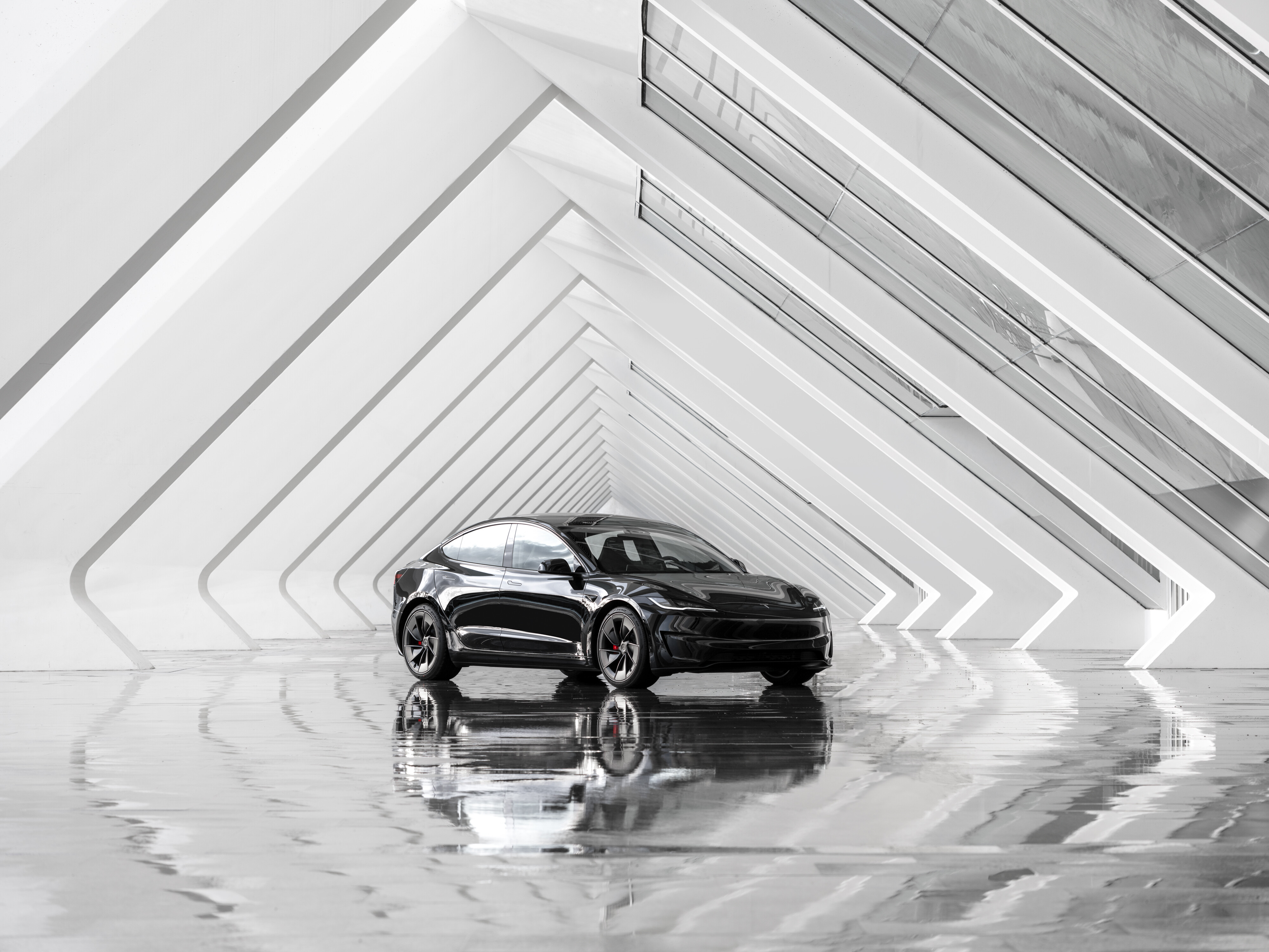Tesla Model 3: je resnični “antiavto”, ki deli vse navdušence nad avtomobili