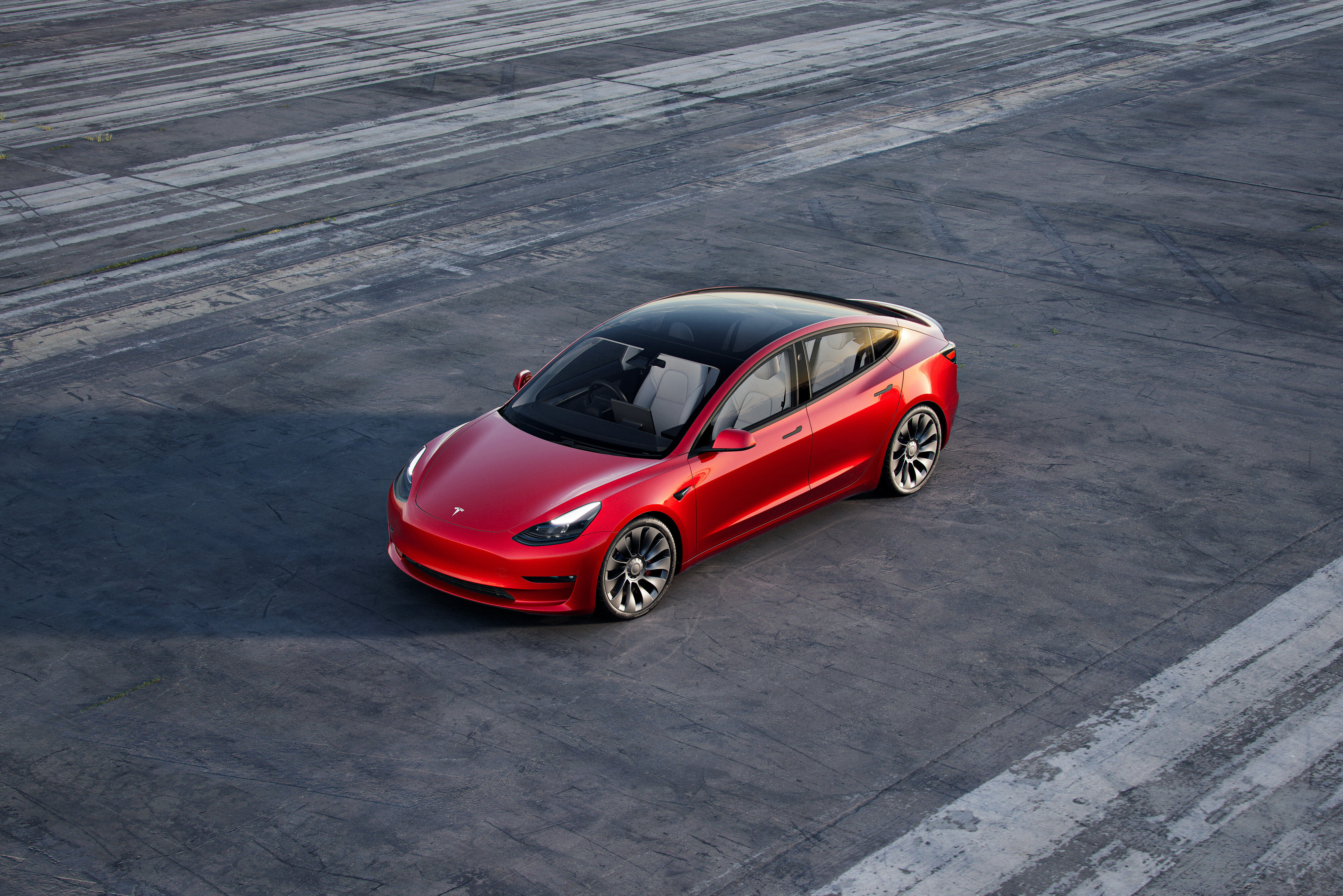 Tesla Model 3 za polovično ceno, oziroma 19.900 dolarjev! Kako je to mogoče v Kaliforniji?