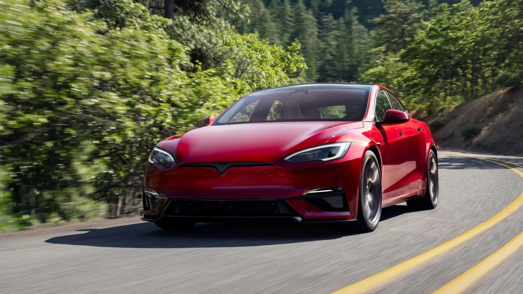 Tesla Model S in Model X: posodobitev 2025 po Teslino – veliko dima, malo elektrike