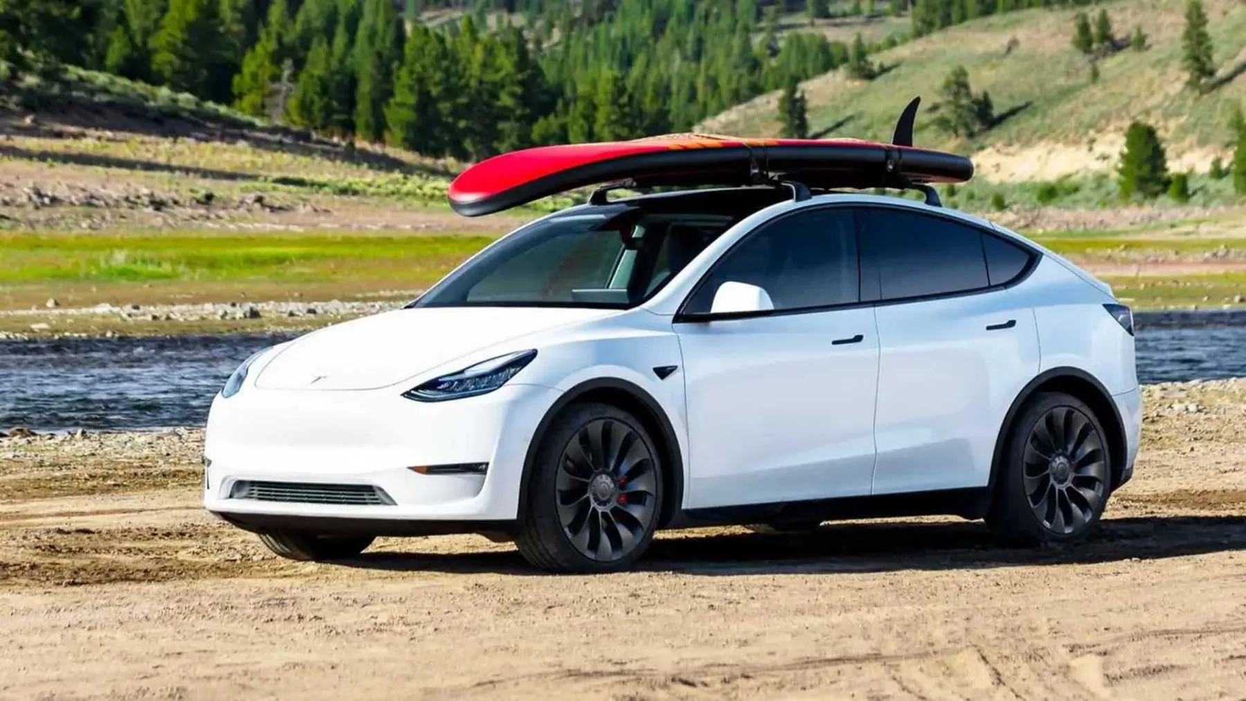 Tesla Model Y – brezplačno polnjenje za prvo leto! Najnovejša ponudba, ki privablja kupce v Evropi