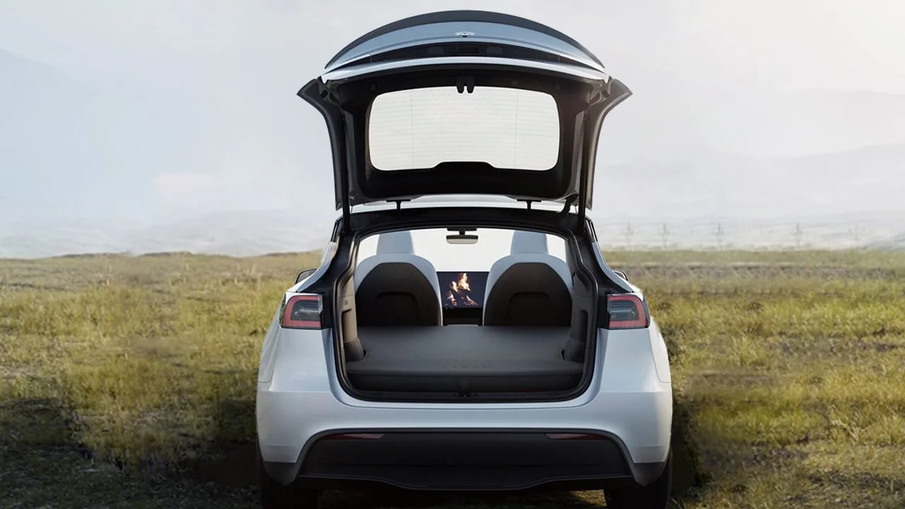 Tesla Model Y je dobil napihljivo vzmetnico: uživajte v razkošnem spanju kar v vašem Teslinem Modelu Y