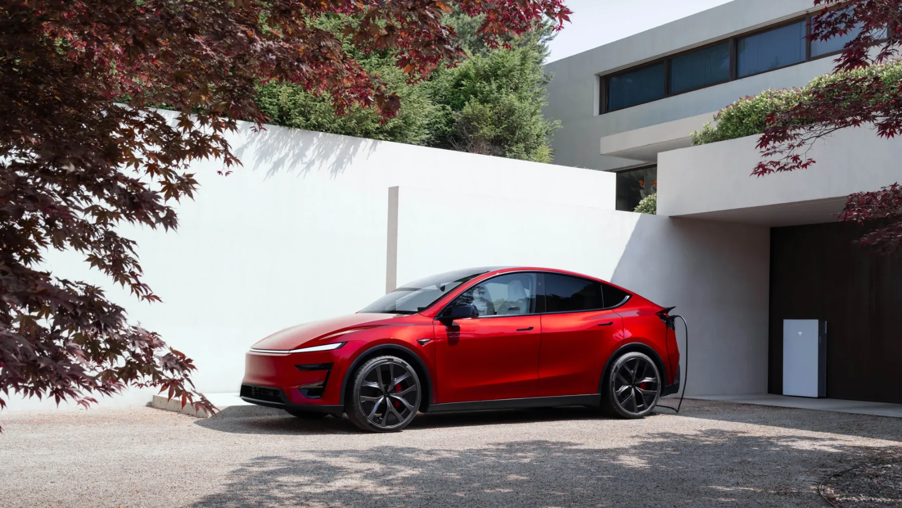 Tesla Model Y Performance (2025): najhitrejši družinski SUV je nazaj – 3,5 s do 100, prilagodljivo podvozje