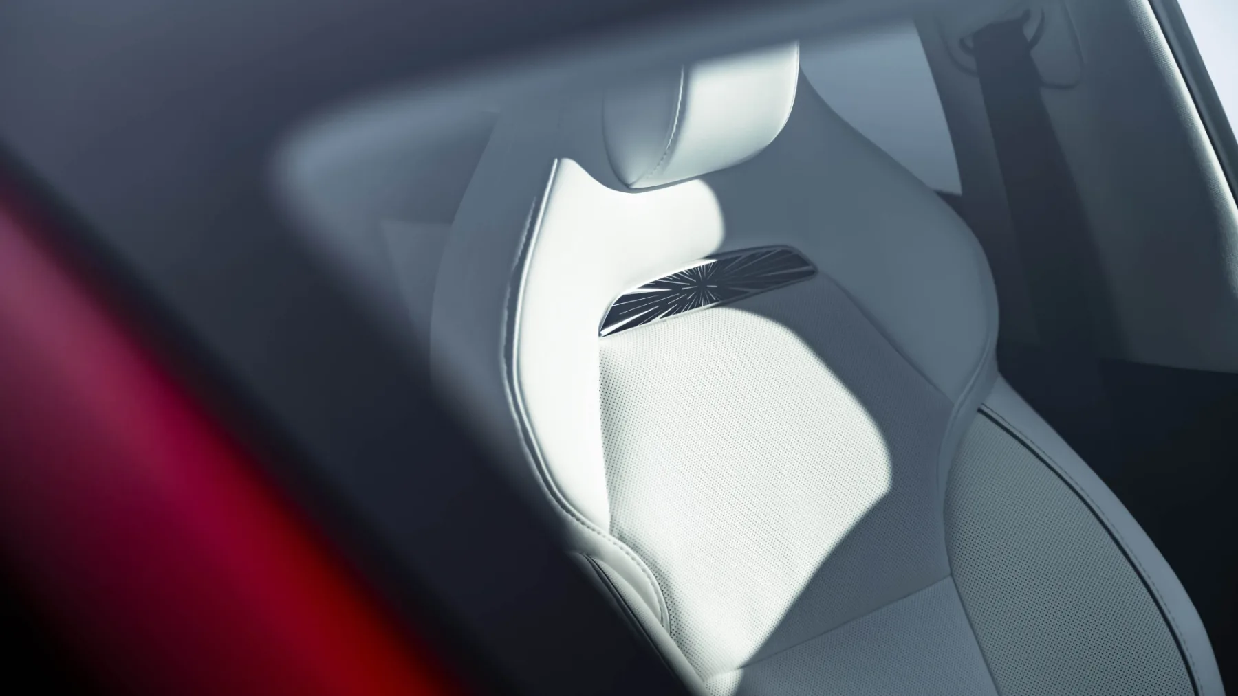 Tesla Model Y Performance (2025): najhitrejši družinski SUV je nazaj – 3,5 s do 100, prilagodljivo podvozje