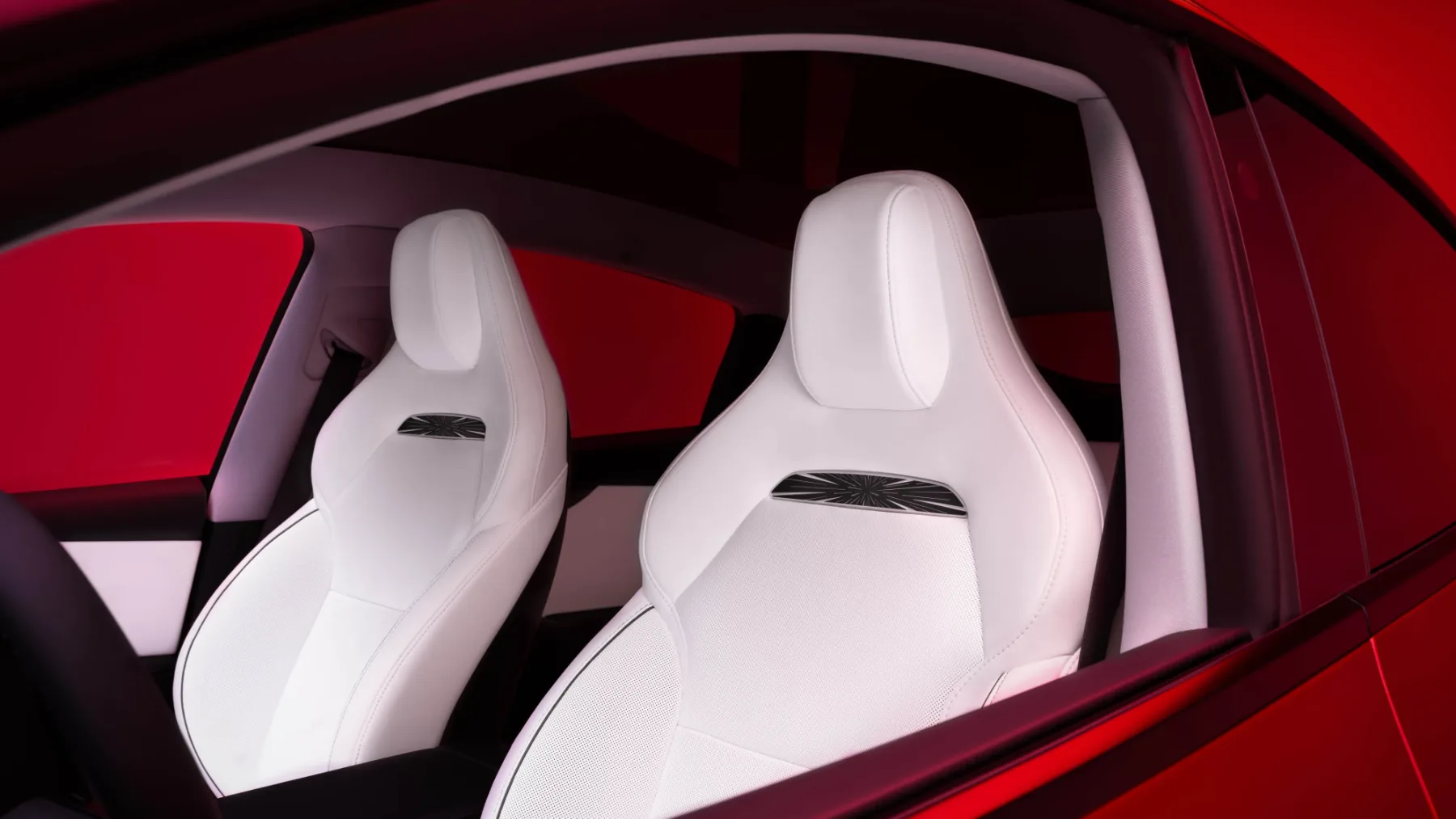 Tesla Model Y Performance (2025): najhitrejši družinski SUV je nazaj – 3,5 s do 100, prilagodljivo podvozje