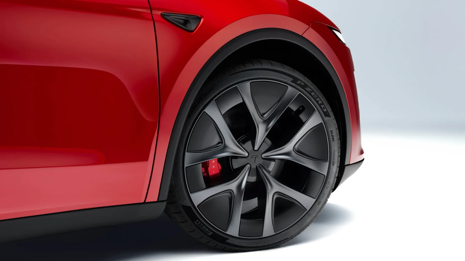 Tesla Model Y Performance (2025): najhitrejši družinski SUV je nazaj – 3,5 s do 100, prilagodljivo podvozje