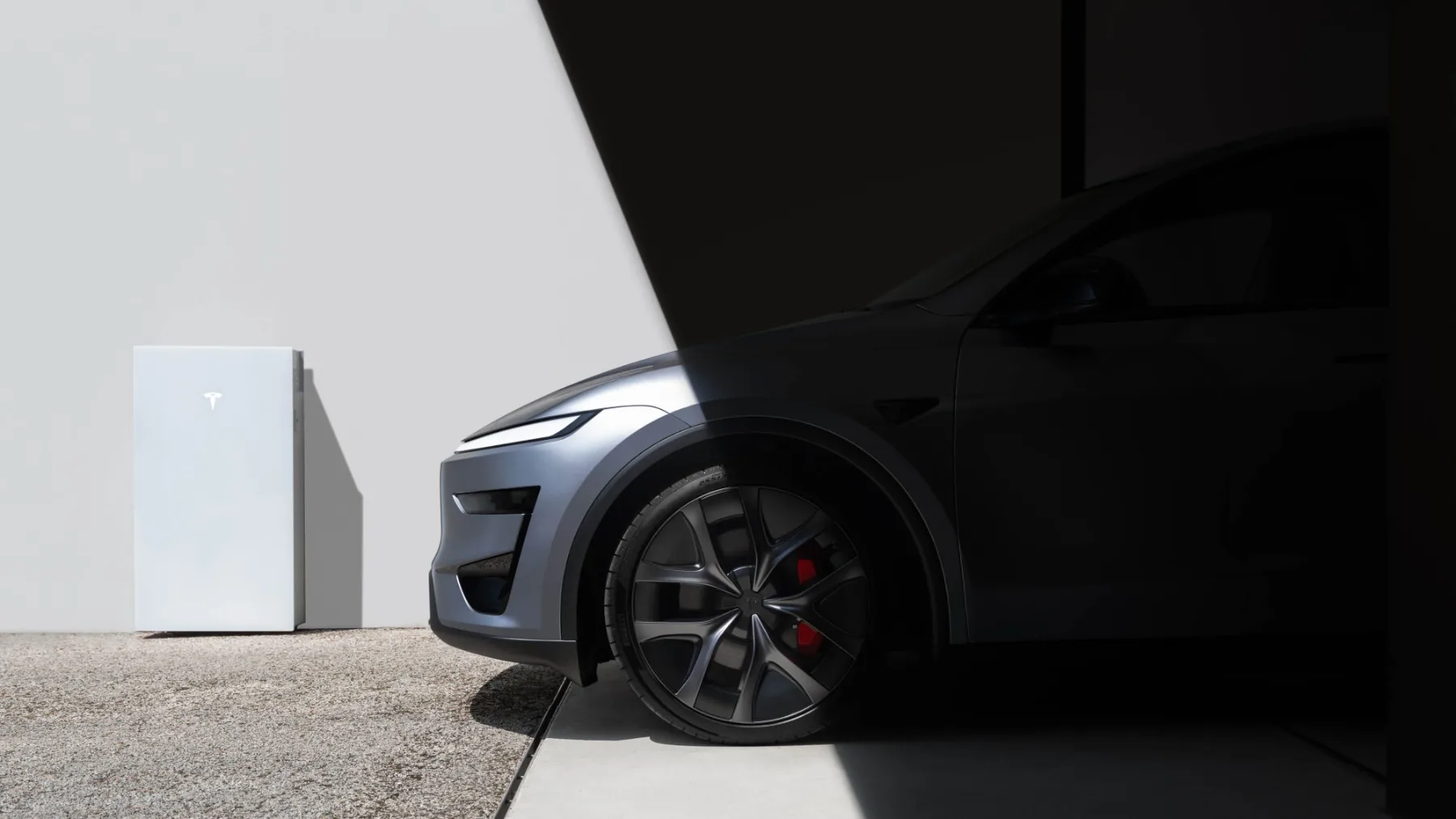Tesla Model Y Performance (2025): najhitrejši družinski SUV je nazaj – 3,5 s do 100, prilagodljivo podvozje