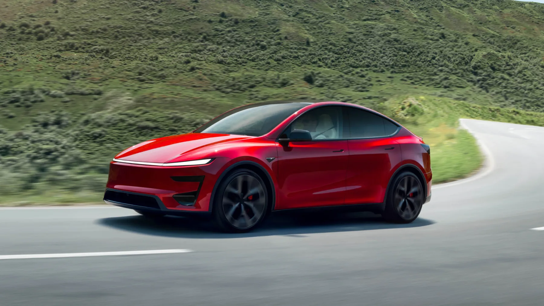 Tesla Model Y Performance (2025): najhitrejši družinski SUV je nazaj – 3,5 s do 100, prilagodljivo podvozje